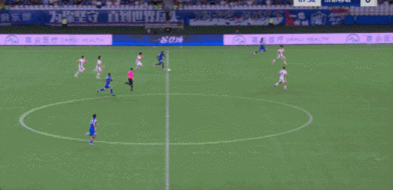 成都蓉城训练开放日；关键时刻绝杀压哨引欢呼；欧篮联在即；更衣室氛围转暖 