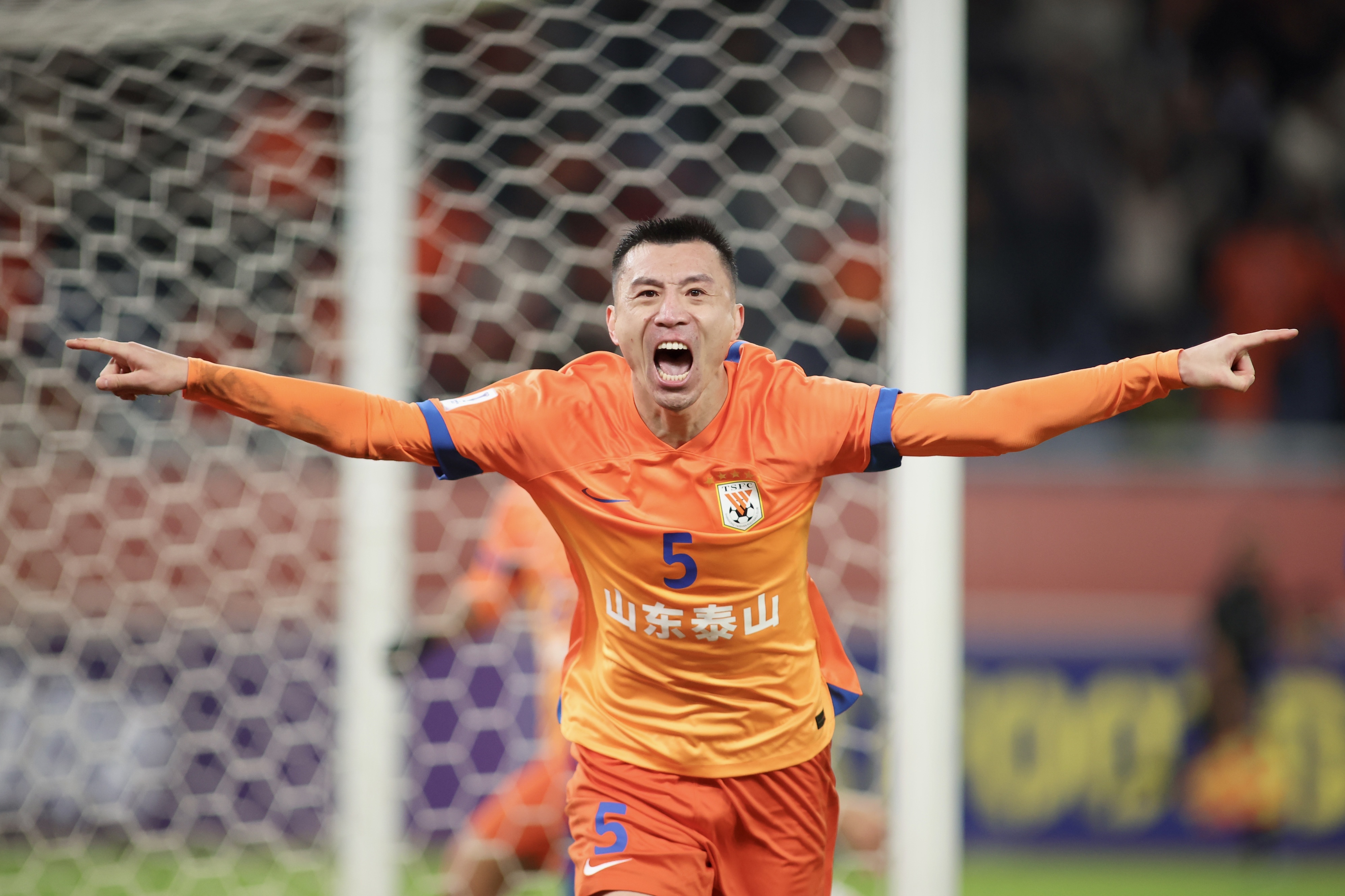 山东泰山训练开放日，清晨豪取连胜引欢呼，国王杯在即，纪律约束更严格 