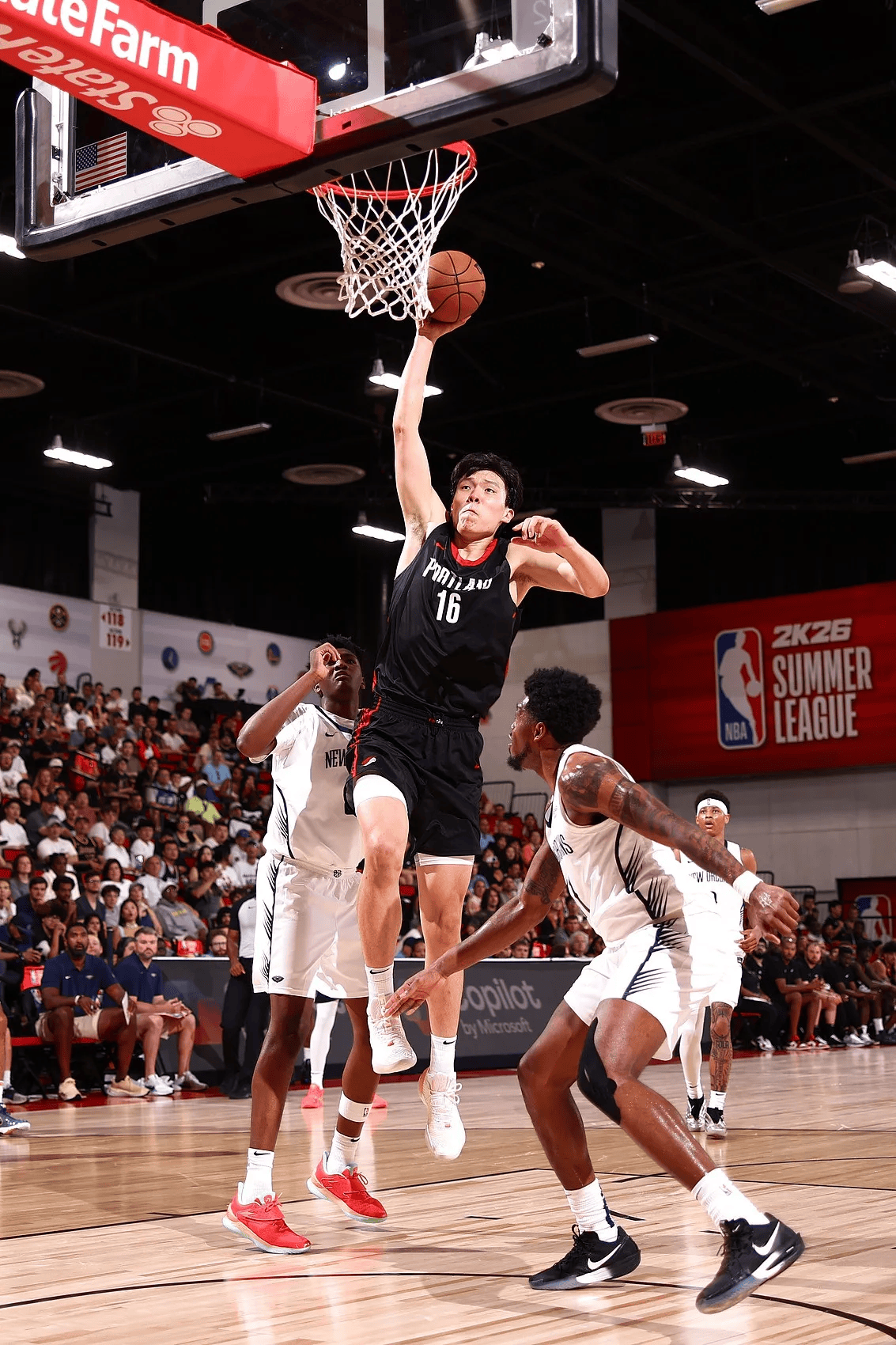 包含阿斯顿维拉训练开放日，今晚造点机会引欢呼，NBA常规赛在即，年轻球员得到机会的词条