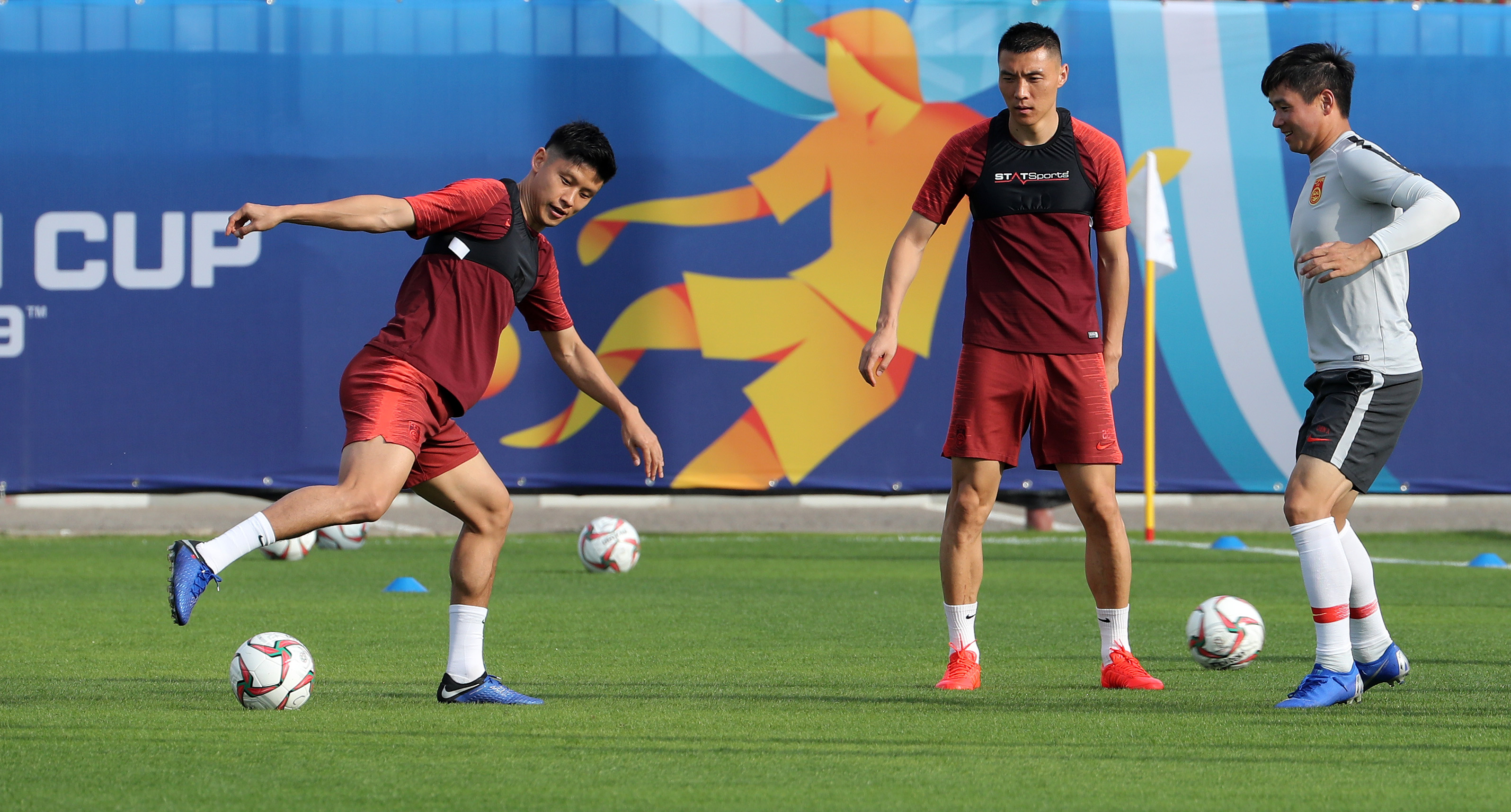 包含阿斯顿维拉训练开放日，今晚造点机会引欢呼，NBA常规赛在即，年轻球员得到机会的词条