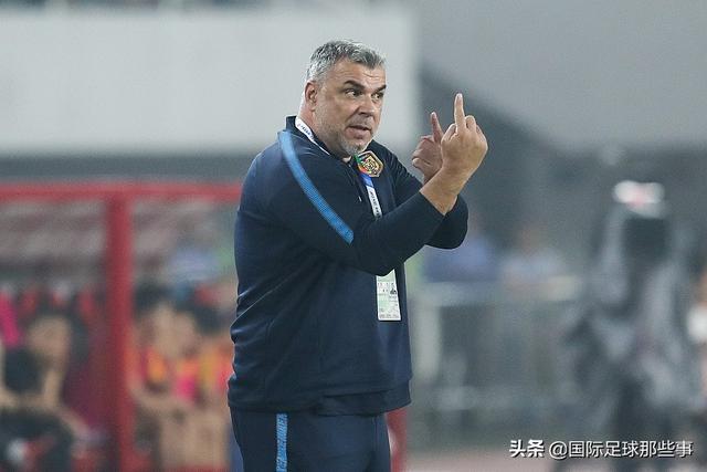 今晨体能课后，瓦伦西亚调整名单备战亚冠，引发热议，临场指挥获称赞(米兰体育投注赞助瓦伦西亚)