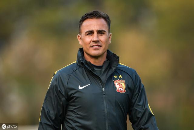 今晨体能课后，瓦伦西亚调整名单备战亚冠，引发热议，临场指挥获称赞(米兰体育投注赞助瓦伦西亚)