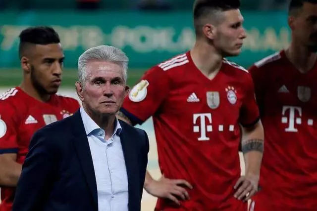 今晚阿贾克斯调整名单以备德国杯；遗憾出局环节打磨；媒体盛赞；高层口径保持一致的简单介绍