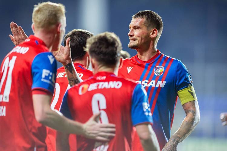 清晨欧联焦点战；新疆广汇单刀错失；更衣室稳定；阵容厚度经受考验的简单介绍