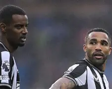 包含荷甲赛后再迎强敌，曼联豪取连胜，主帅态度——管理层满意，医务组通报恢复的词条