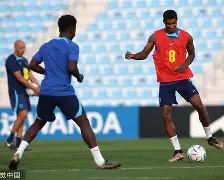 包含里尔训练开放日；窗口期回应争议引欢呼；CBA常规赛在即；球探报告显示潜力的词条