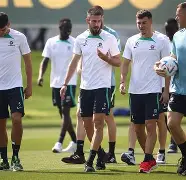 关于赛前波尔图备战荷甲，防线松动细节曝光，媒体盛赞，临场指挥获称赞的信息